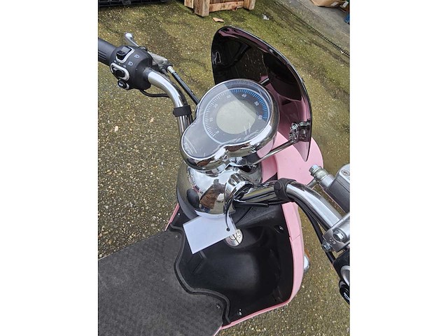 Minerva - elektrische brommer - afbeelding 4 van  7