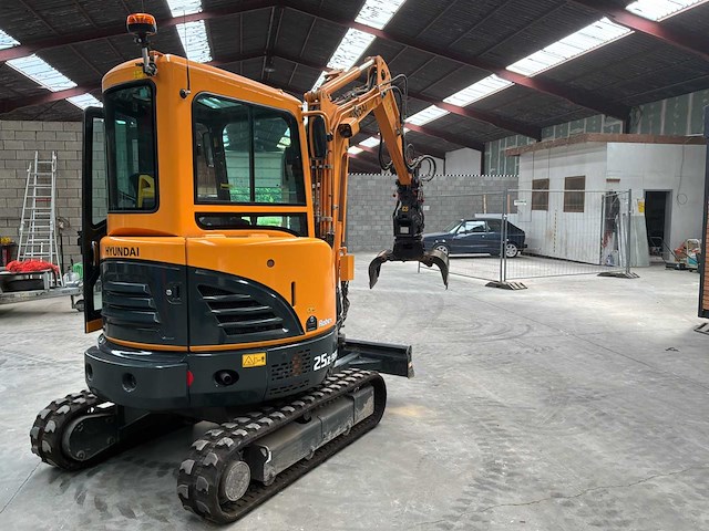 Mini excavator - afbeelding 8 van  9