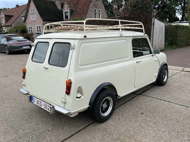 Mini van oldtimer - afbeelding 24 van  30