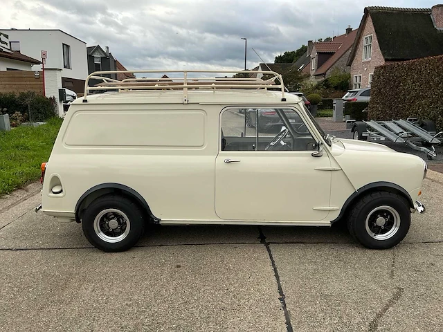 Mini van oldtimer - afbeelding 30 van  33
