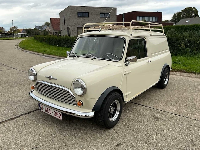 Mini van oldtimer - afbeelding 1 van  33