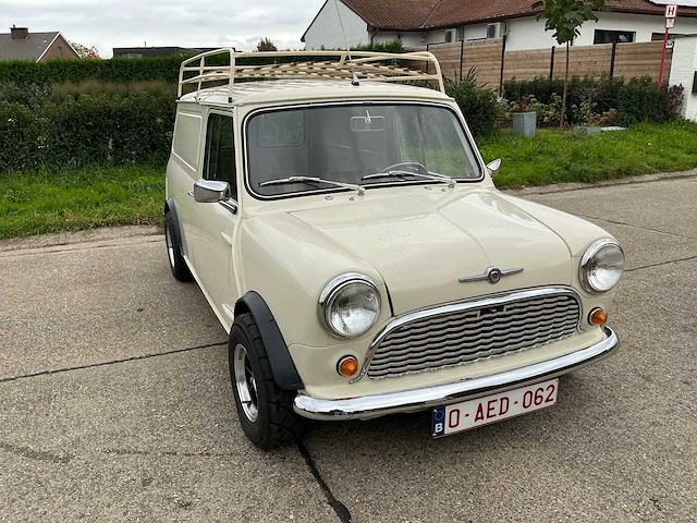Mini van oldtimer - afbeelding 32 van  33