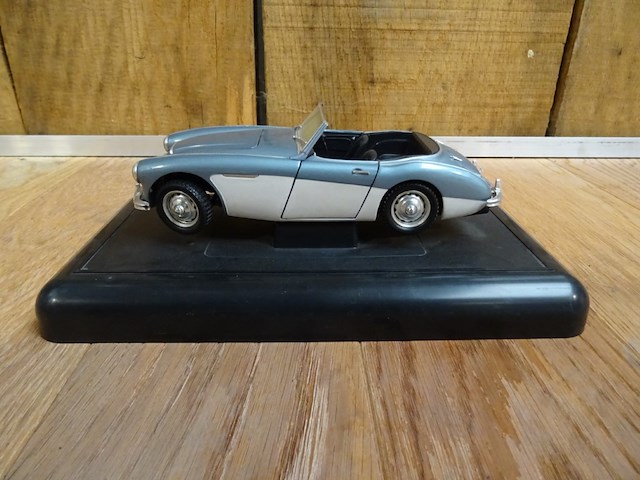 Miniatuur auto - afbeelding 1 van  2