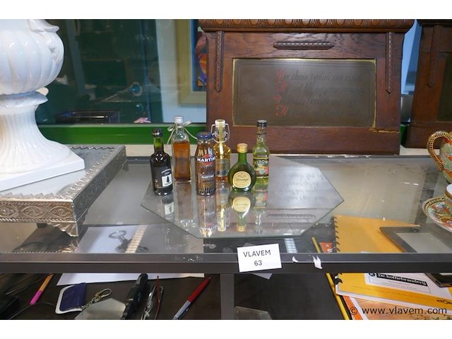 Miniatuur flesjes drank - afbeelding 1 van  1