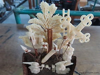 Miniatuur onder stolp h 27cm - afbeelding 2 van  3