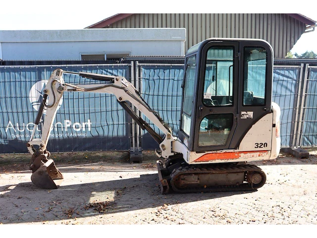 Minigraver bobcat 320 diesel 11.6kw 2002 - afbeelding 1 van  1