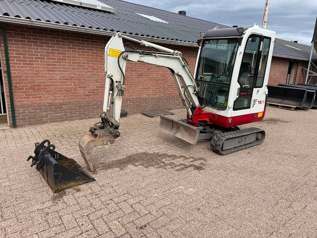 Minigraver takeuchi tb016 diesel 10kw - afbeelding 1 van  1
