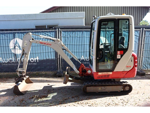 Minigraver takeuchi tb216 diesel 11.5kw - afbeelding 1 van  1