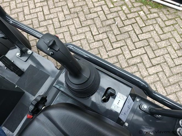 Minishovel - 2026 - pantherw25 advanced met kubota 4 cyl - afbeelding 11 van  37