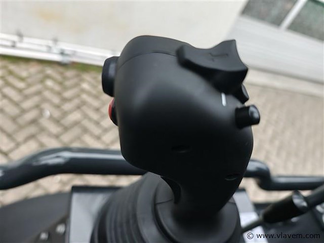 Minishovel - 2026 - pantherw25 advanced met kubota 4 cyl - afbeelding 12 van  37