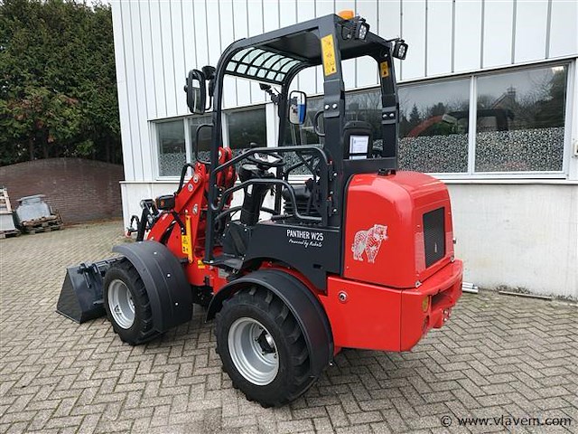 Minishovel - 2026 - pantherw25 advanced met kubota 4 cyl - afbeelding 13 van  37