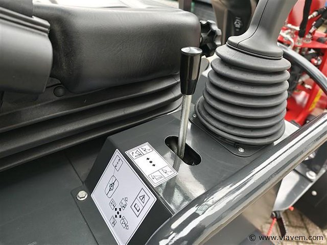 Minishovel - 2026 - pantherw25 advanced met kubota 4 cyl - afbeelding 11 van  37