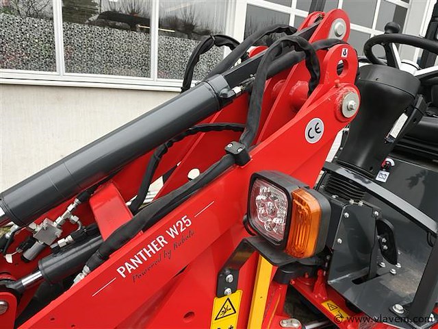Minishovel - 2026 - pantherw25 advanced met kubota 4 cyl - afbeelding 19 van  37