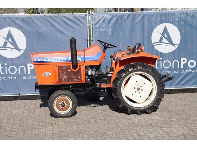 Minitractor hinomoto e182 diesel 18pk - afbeelding 1 van  1