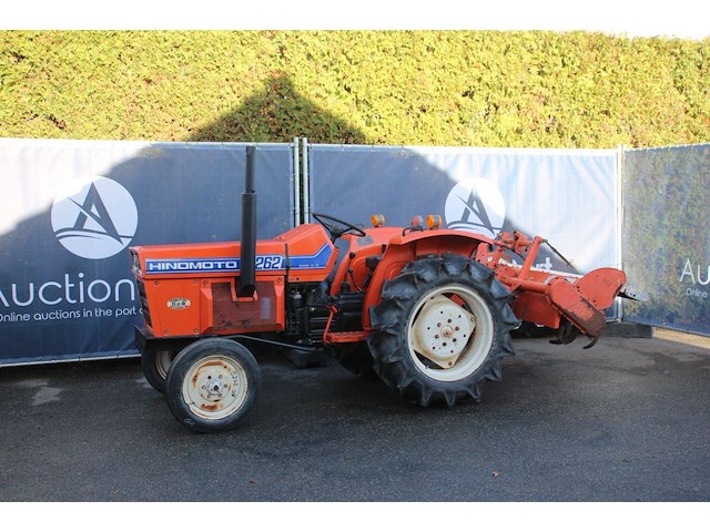 Minitractor hinomoto e262 diesel met frees 26pk - afbeelding 1 van  1