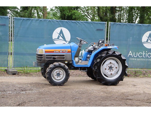 Minitractor iseki sial 243 diesel 24pk - afbeelding 1 van  1