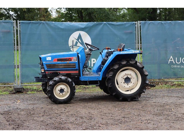 Minitractor iseki ta230f diesel 23pk - afbeelding 1 van  1