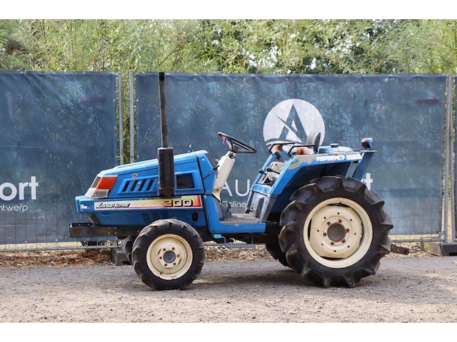 Minitractor iseki tu180f diesel 17pk - afbeelding 1 van  1