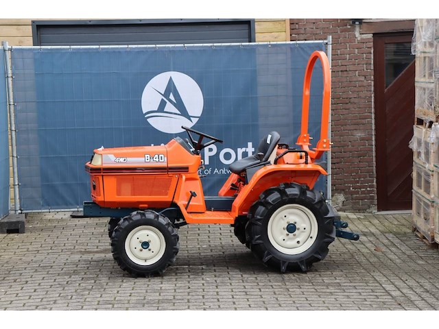 Minitractor kubota b-40 4wd diesel 14pk - afbeelding 1 van  1