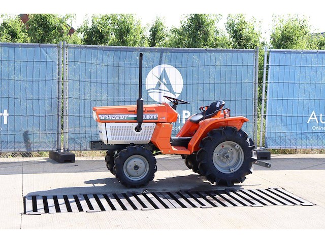 Minitractor kubota b1402dt diesel 12pk - afbeelding 1 van  1
