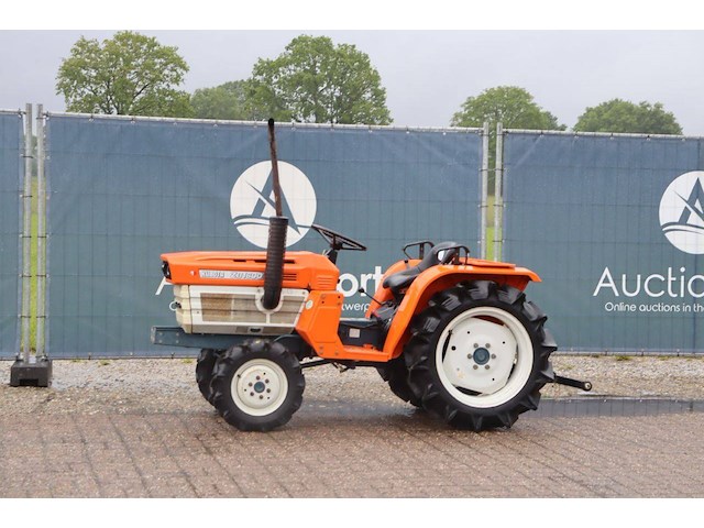 Minitractor kubota b1600dt diesel 16pk - afbeelding 1 van  1