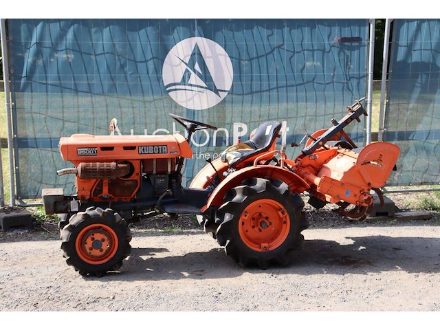 Minitractor kubota b5001 diesel 9.5pk met grondfrees - afbeelding 1 van  1