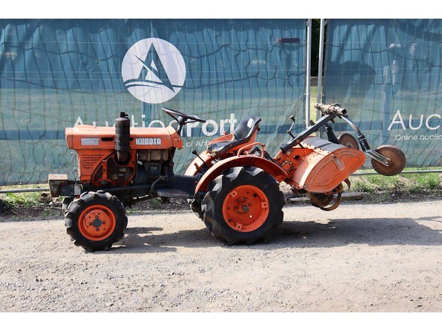 Minitractor kubota b5001 diesel 9.5pk met grondfrees - afbeelding 1 van  1