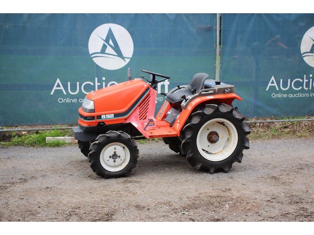 Minitractor kubota b52 diesel 15pk - afbeelding 1 van  1