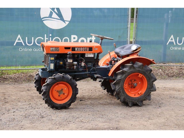 Minitractor kubota b6000 diesel 11pk - afbeelding 1 van  1