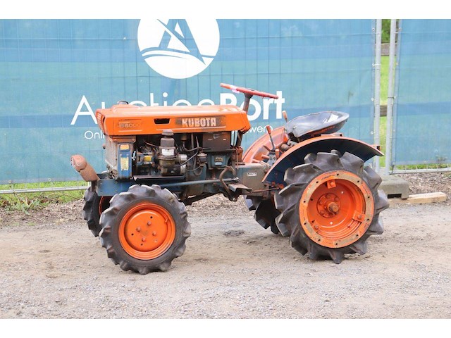 Minitractor kubota b6000 diesel 11pk - afbeelding 1 van  1