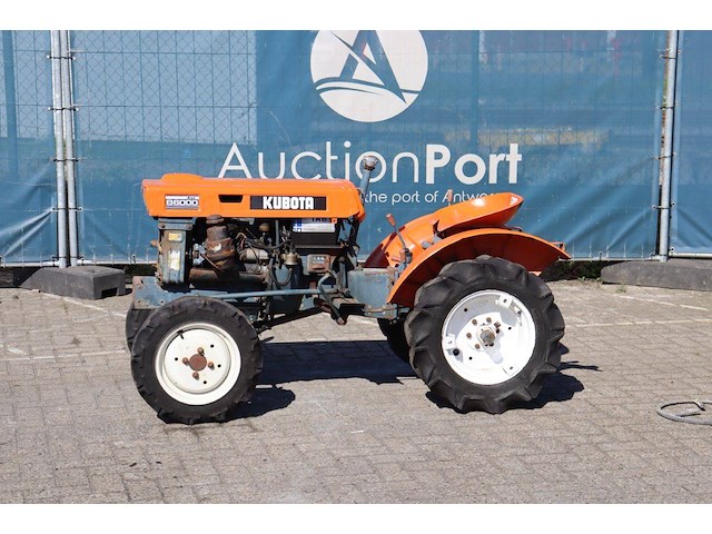 Minitractor kubota b6000 diesel 11pk - afbeelding 1 van  1
