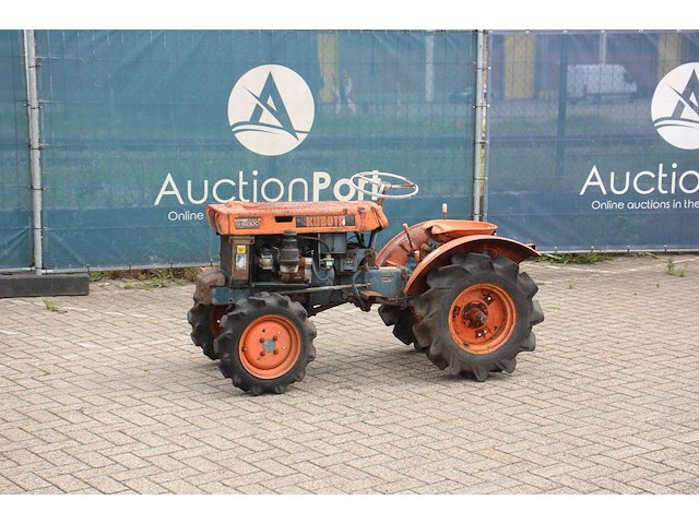Minitractor kubota b6000 diesel 11pk - afbeelding 1 van  1