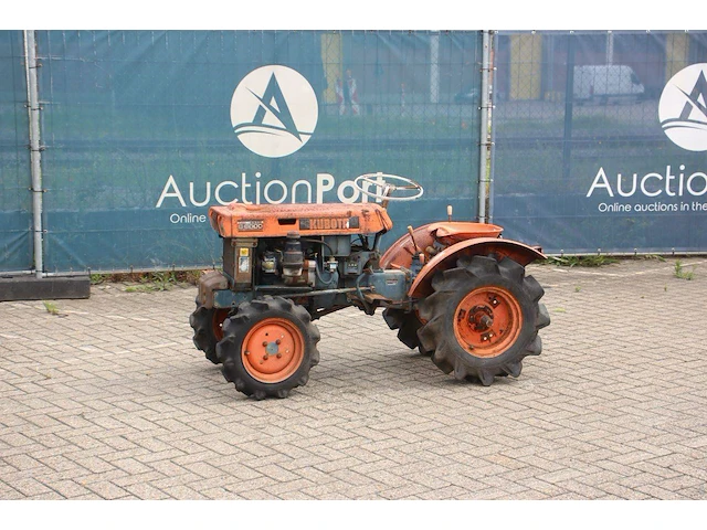 Minitractor kubota b6000 diesel 11pk - afbeelding 1 van  1