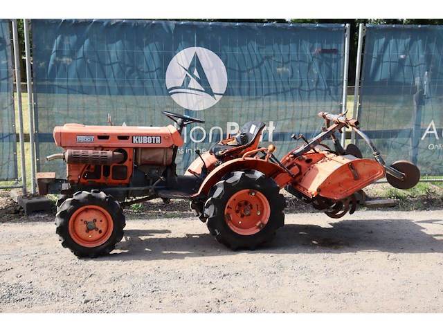 Minitractor kubota b6001 diesel 12pk met grondfrees - afbeelding 1 van  1