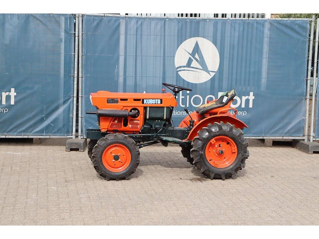 Minitractor kubota b6001 diesel 12pk - afbeelding 1 van  1