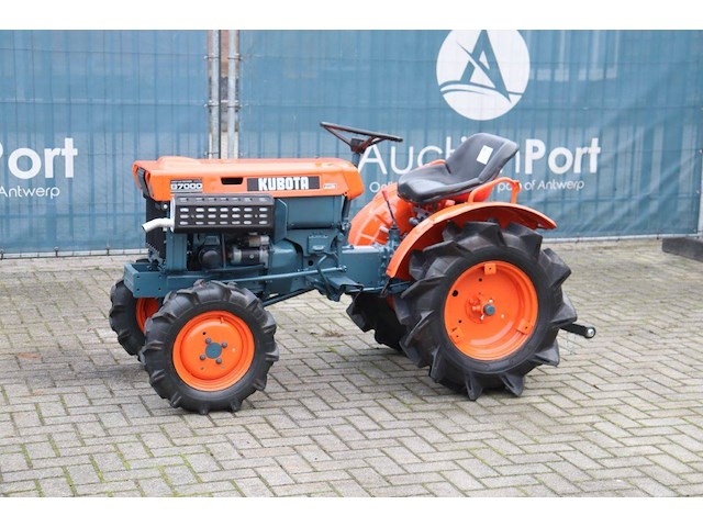 Minitractor kubota b7000 diesel 13pk - afbeelding 1 van  1