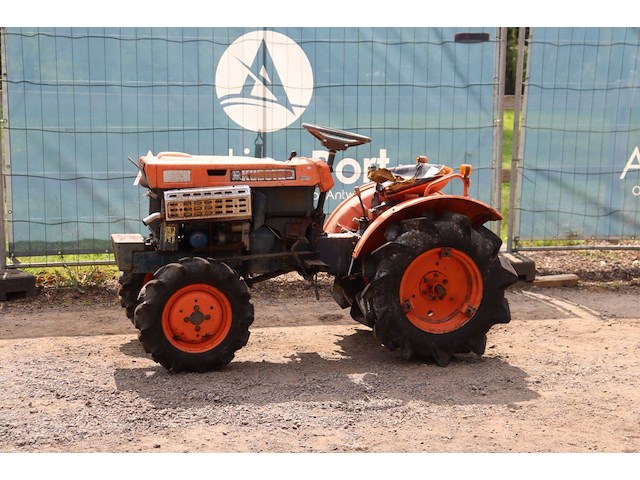 Minitractor kubota b7000 diesel 13pk - afbeelding 1 van  1