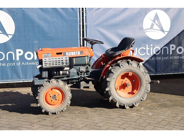 Minitractor kubota b7000 diesel 13pk - afbeelding 1 van  1