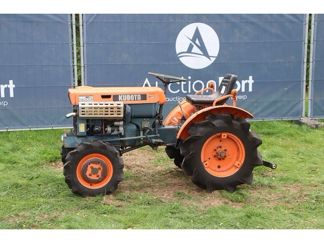 Minitractor kubota b7000 diesel 14pk - afbeelding 1 van  1