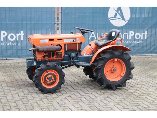Minitractor kubota b7001 diesel 14pk - afbeelding 1 van  1