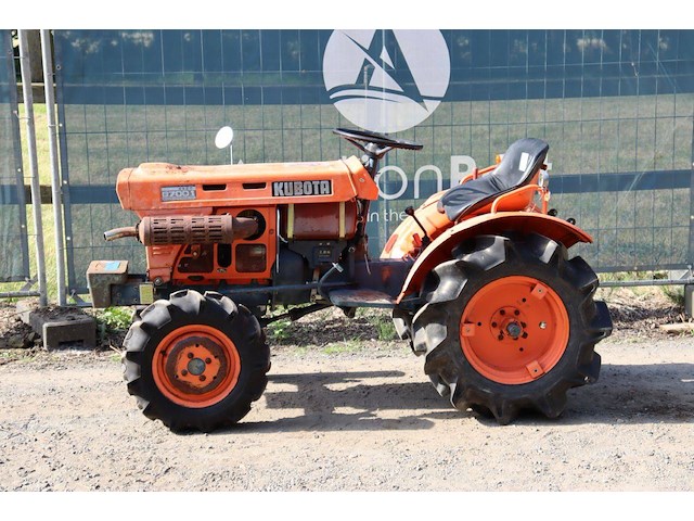 Minitractor kubota b7001 diesel 14pk - afbeelding 1 van  1