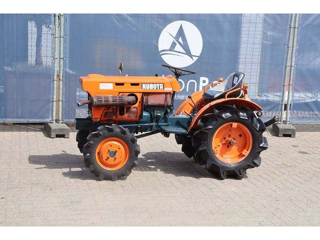 Minitractor kubota b7001 diesel 14pk - afbeelding 1 van  1