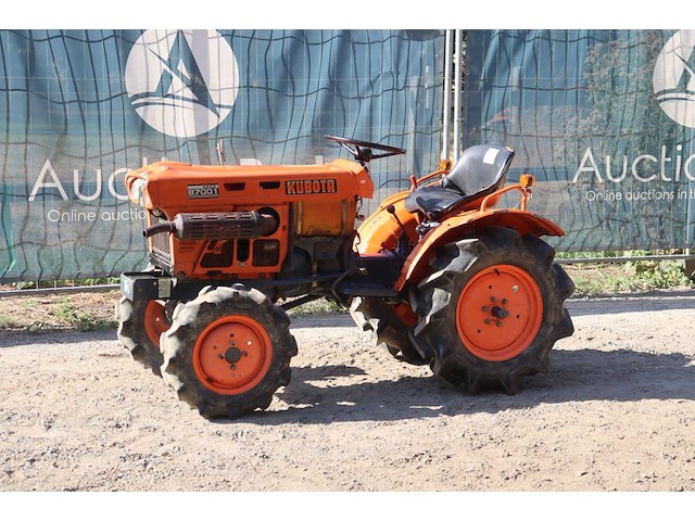 Minitractor kubota b7001 diesel 16pk - afbeelding 1 van  1