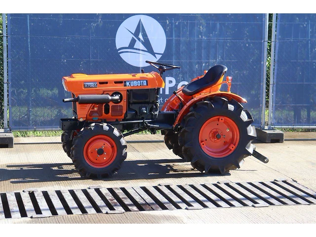 Minitractor kubota b7001dt diesel 14pk - afbeelding 1 van  1
