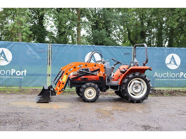 Minitractor kubota gl-23 diesel 23pk met voorlader - afbeelding 1 van  1