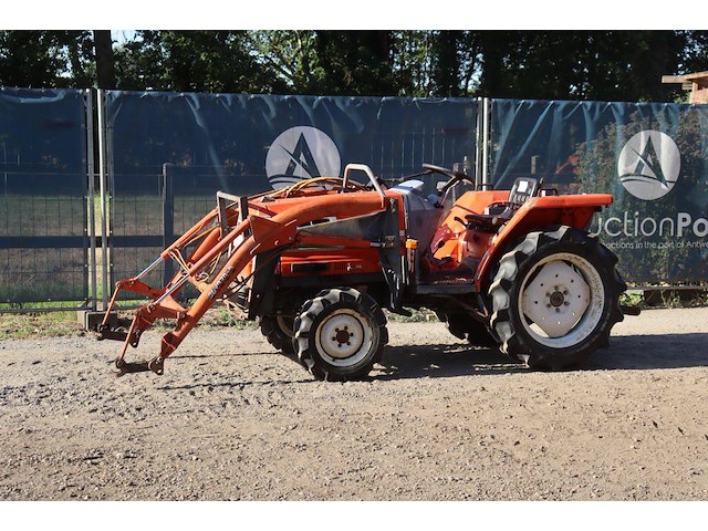Minitractor kubota gl-23 diesel 23pk met voorlader - afbeelding 1 van  1