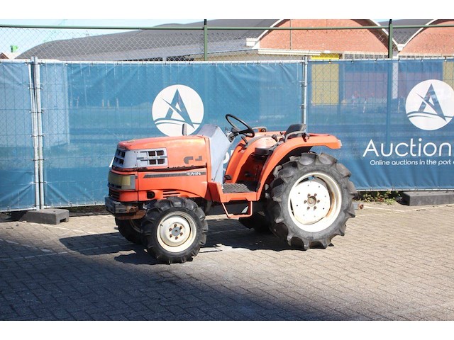 Minitractor kubota gt-3 diesel 21pk - afbeelding 1 van  1