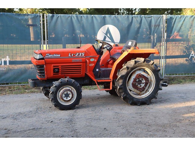 Minitractor kubota l1-235 diesel 23pk - afbeelding 1 van  1