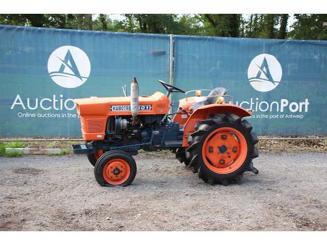 Minitractor kubota l1501 diesel 15pk - afbeelding 1 van  1
