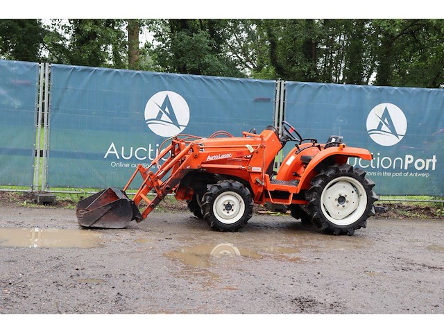Minitractor kubota saturn x-20 diesel 20pk met voorlader - afbeelding 1 van  1